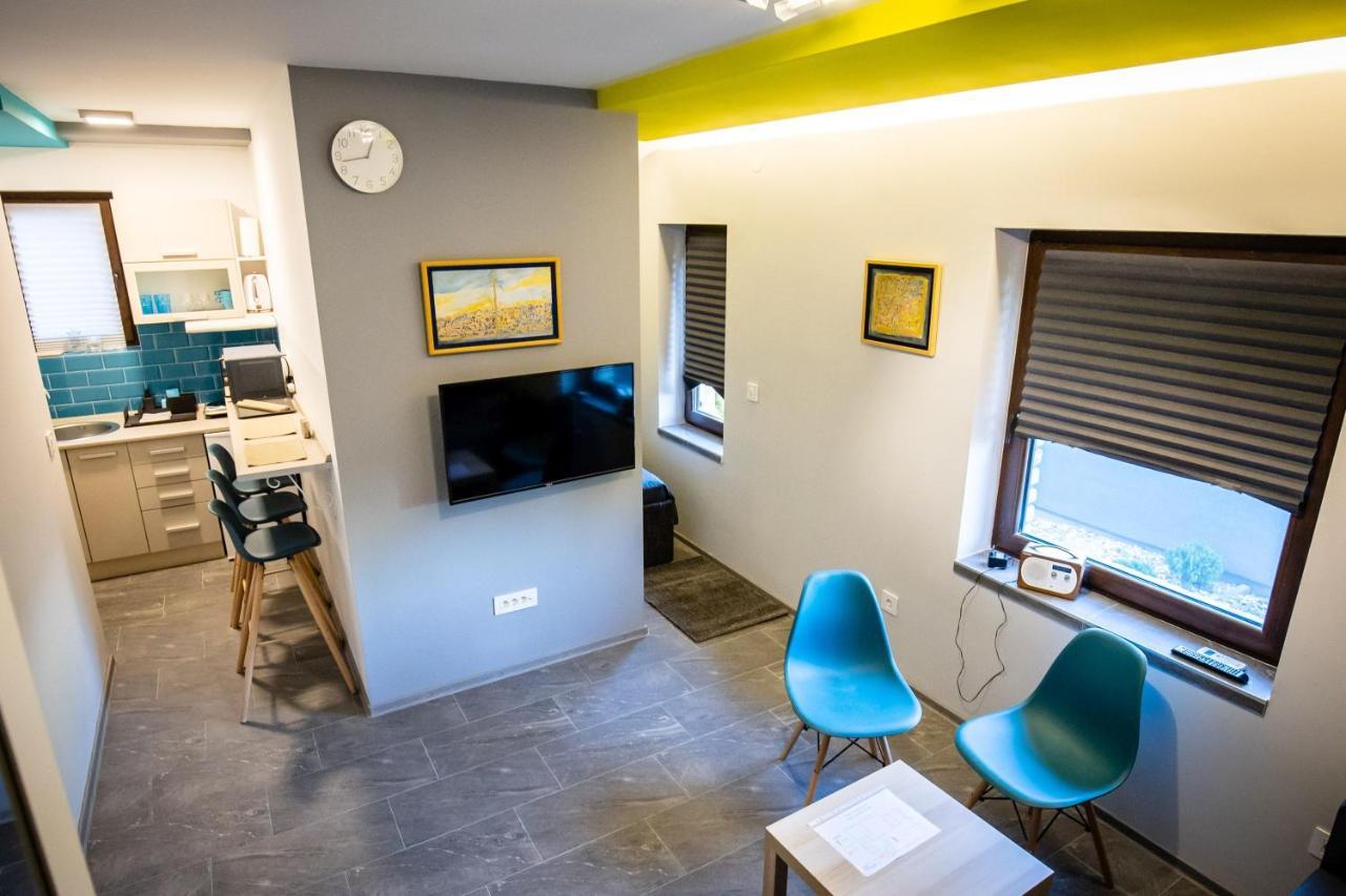 Gray Brick Apartment ซูโบติกา ภายนอก รูปภาพ