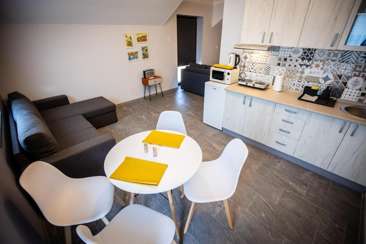 Gray Brick Apartment ซูโบติกา ภายนอก รูปภาพ