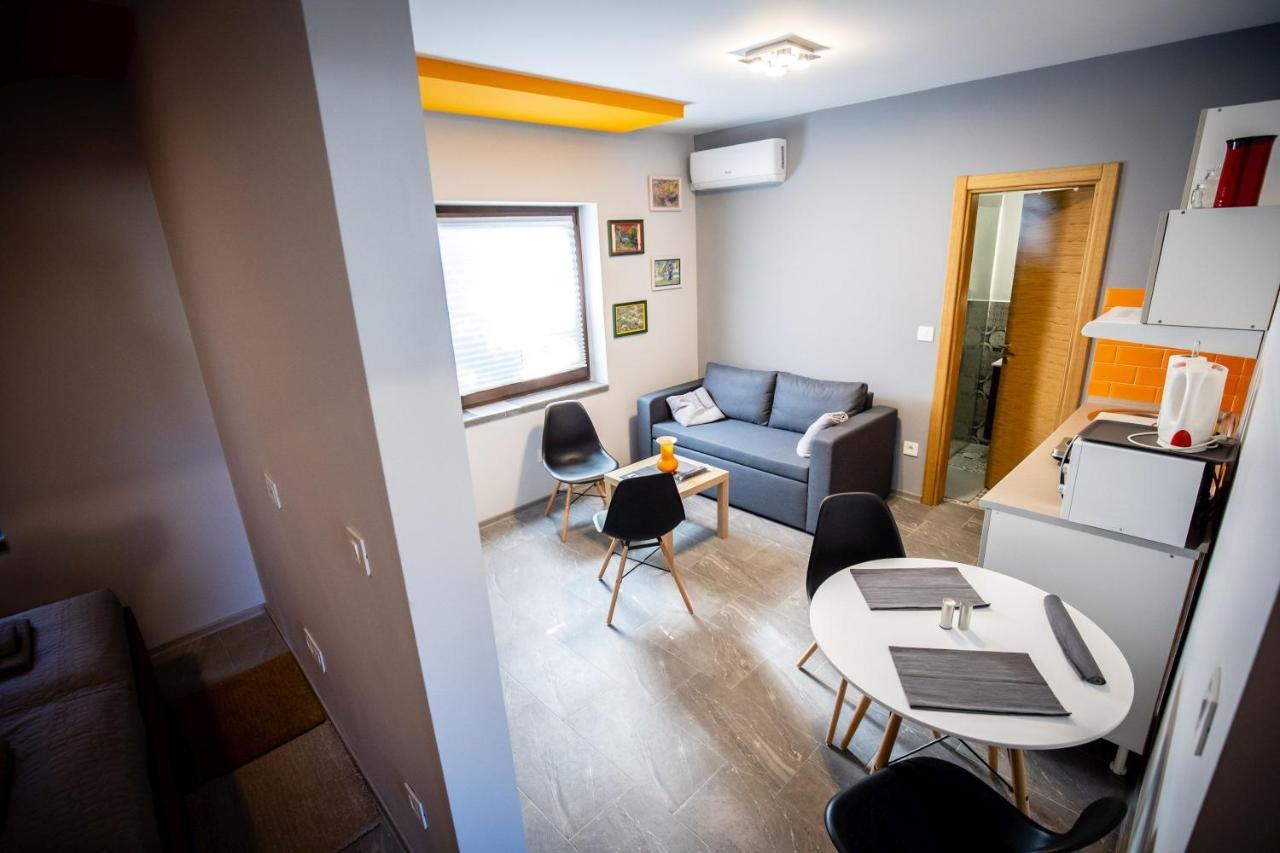 Gray Brick Apartment ซูโบติกา ภายนอก รูปภาพ