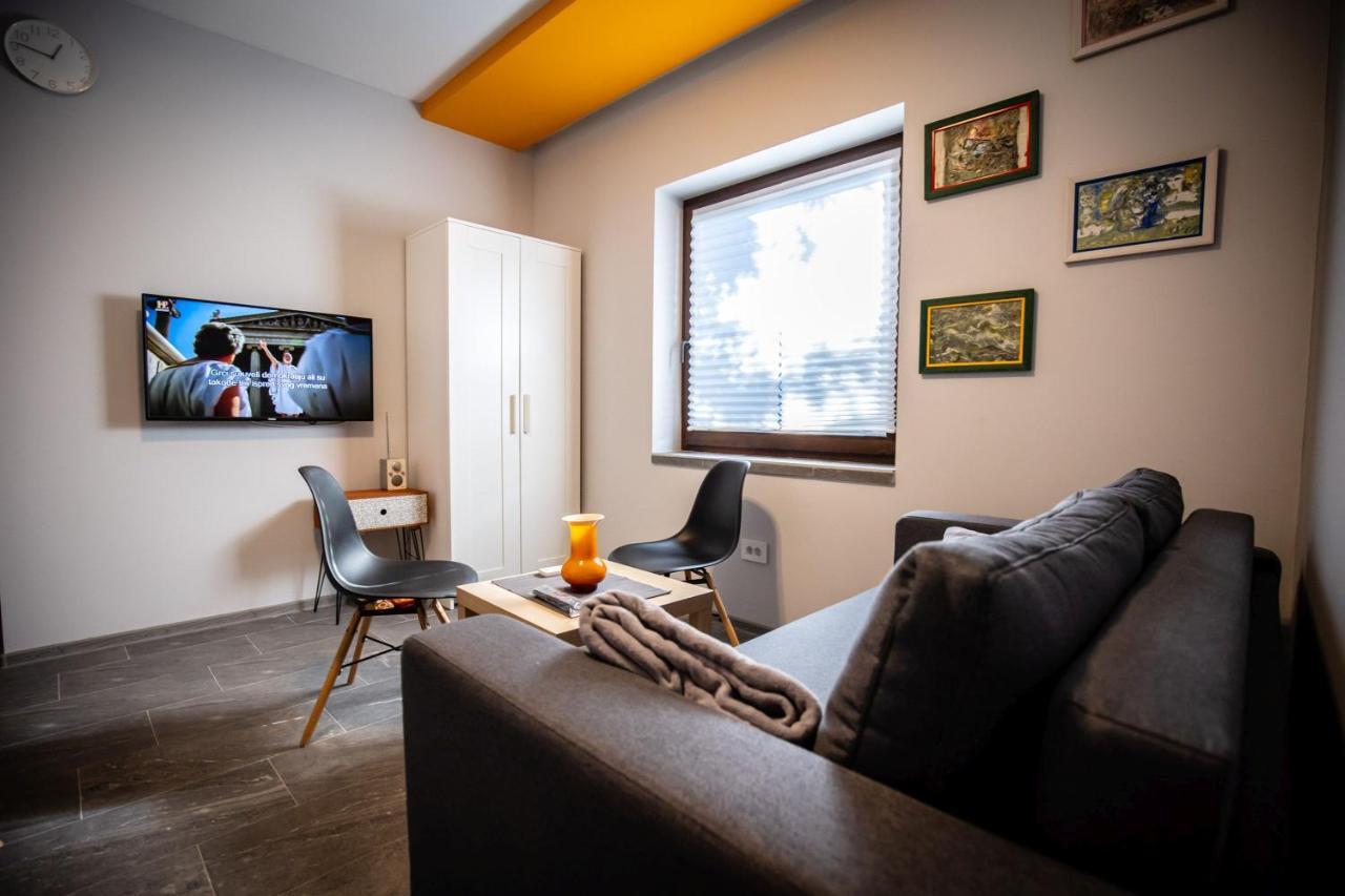 Gray Brick Apartment ซูโบติกา ภายนอก รูปภาพ