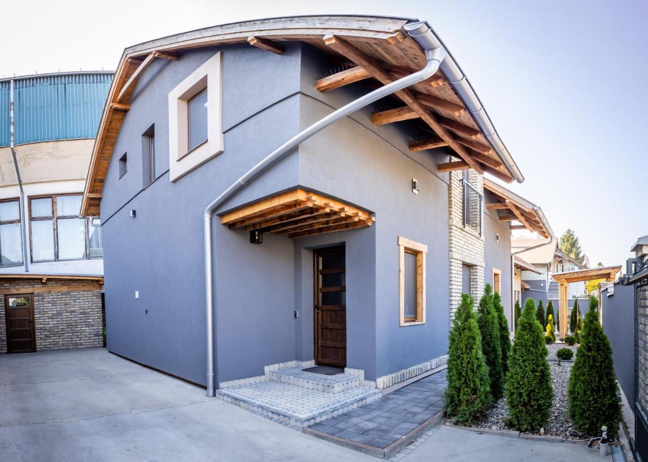 Gray Brick Apartment ซูโบติกา ภายนอก รูปภาพ
