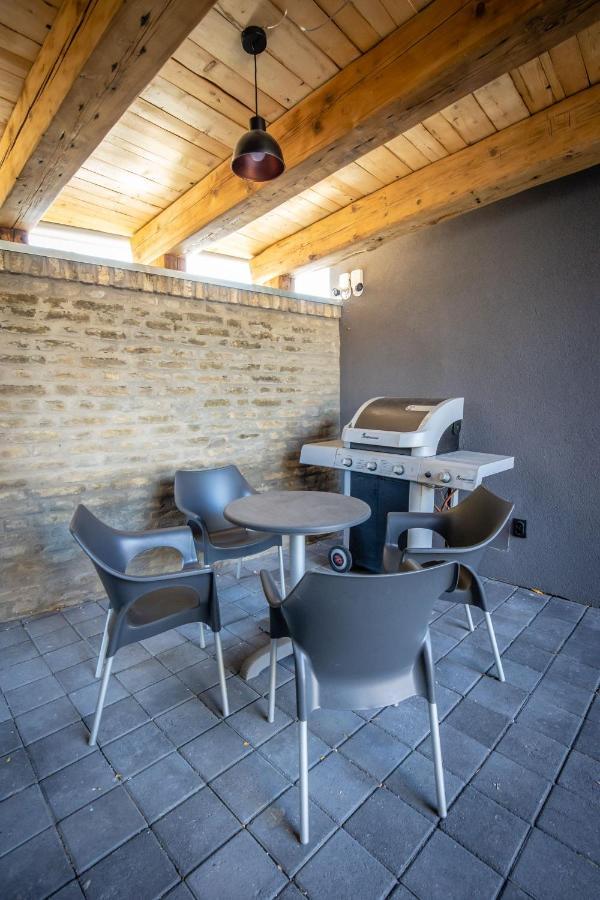 Gray Brick Apartment ซูโบติกา ภายนอก รูปภาพ