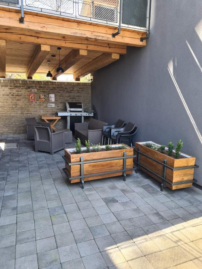 Gray Brick Apartment ซูโบติกา ภายนอก รูปภาพ